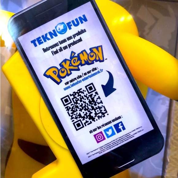 NEW Pokémon Pikachu Wireless Phone Charger / USB Ports